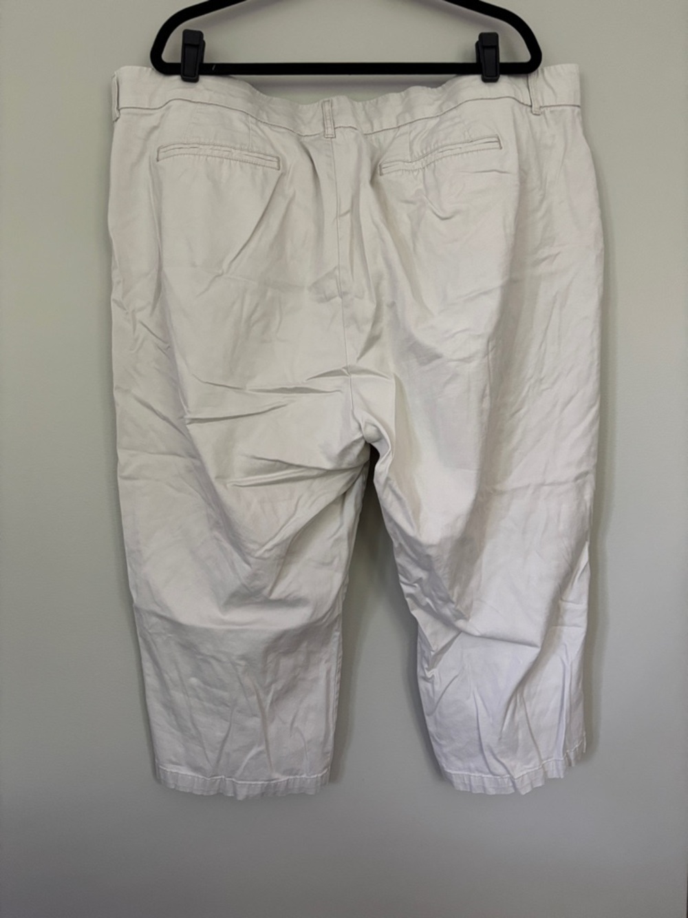JM Collection White Capris - Picture 3 of 3